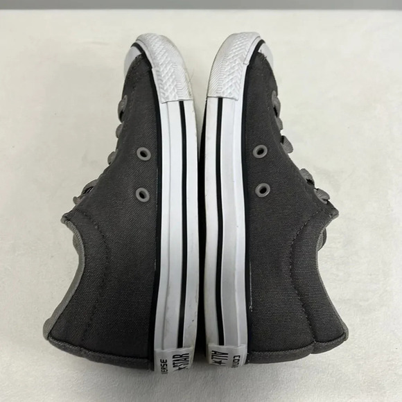 Converse || Junior Chuck Taylor All Star Classic Sneakers in Gray size 3. - Picture 6 of 9